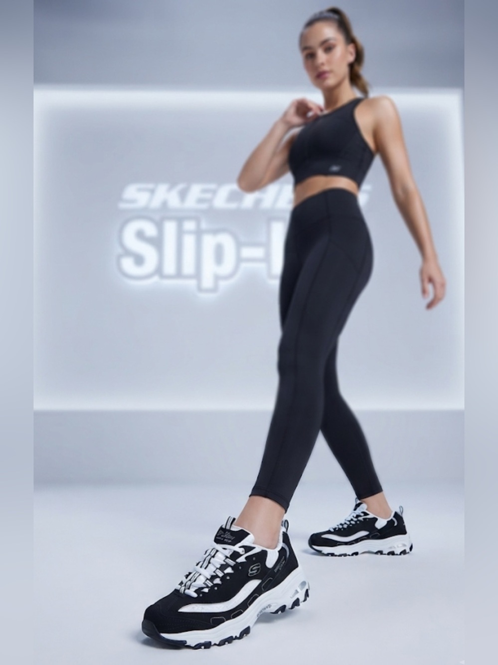 New authentic Skechers signature designer slip-ins sneakers sz 7.5 Display